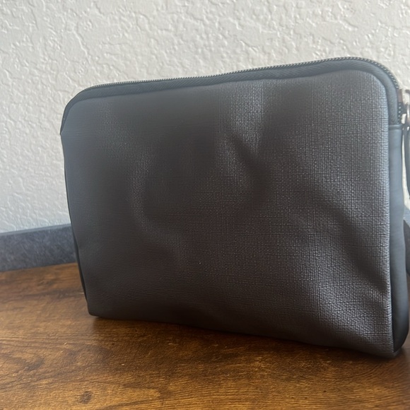 TUMI Toiletry Bag (small) - Picture 6 of 12